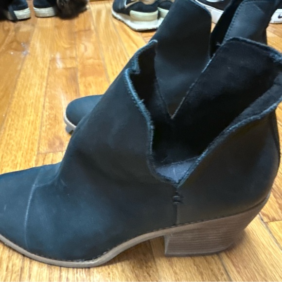 Tom’s Everly Cutout  - Black Ankle Boots with Block Heel - Picture 2 of 3